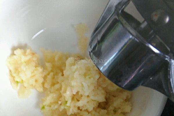 蒜蓉辣酱的做法图解1