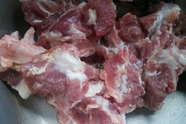 淮山玉米骨头汤的做法图解1