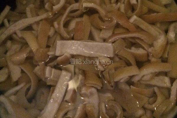 肉皮冻的做法图解2
