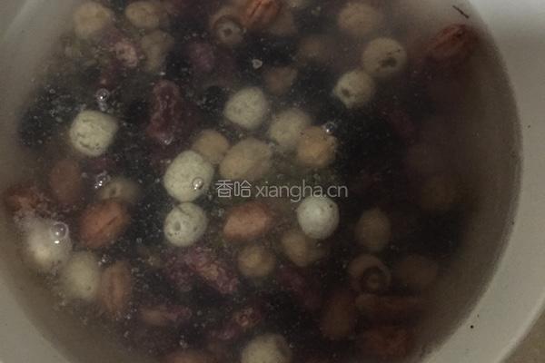 腊八粥的做法图解1