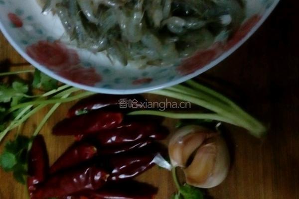 辣炒河虾的做法图解1