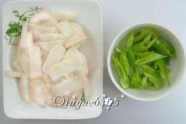 魔竽豆腐炒山药的做法图解3