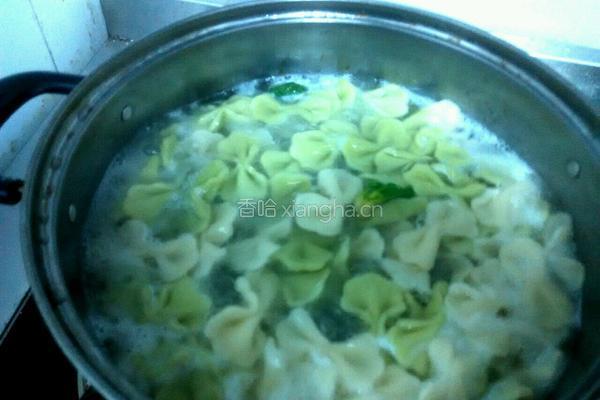 菠菜豆腐蝴蝶面的做法图解3