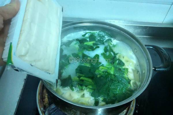 菠菜豆腐蝴蝶面的做法图解5