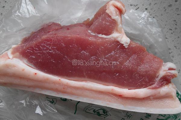 青椒豆豉熬肉的做法图解1