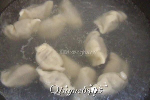 榛蘑猪肉馅饺子的做法图解7