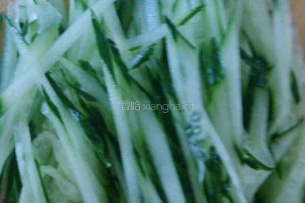 凉拌黄瓜鱿鱼须的做法图解4