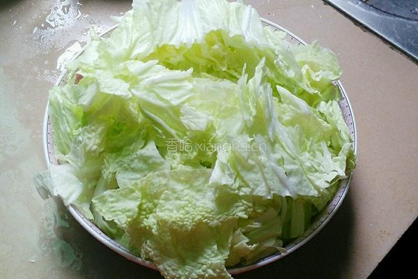 小鱼干炒大白菜的做法图解1