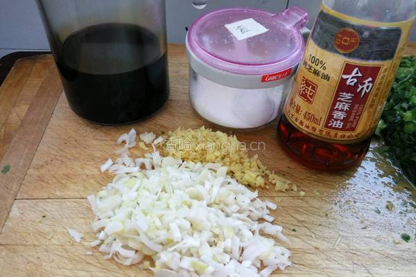 芹菜馅饺子的做法图解1