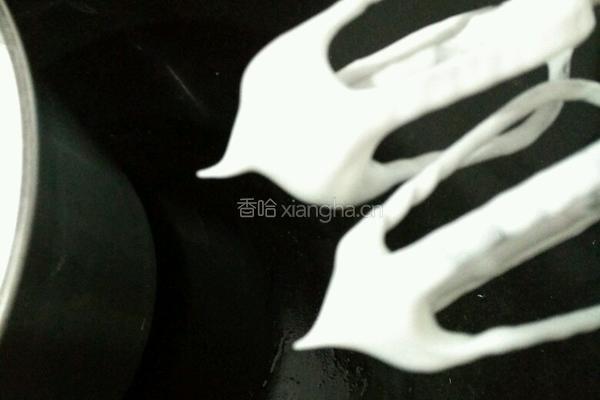 蛋白霜的打发过程的做法图解7