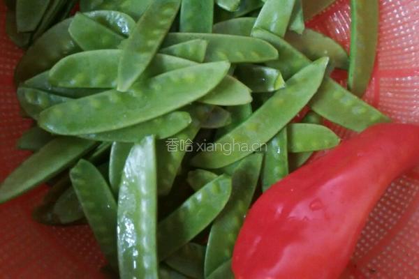 荷兰豆炒肉片的做法图解1
