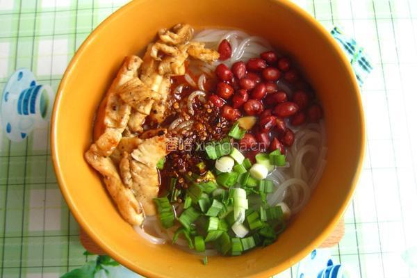 酸辣鸡丝米线的做法图解5