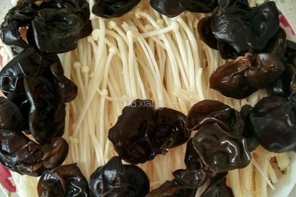 金针木耳蒸排骨的做法图解3