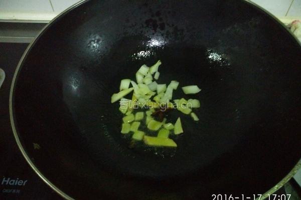 鸡肉鲜蘑土豆饭的做法图解2