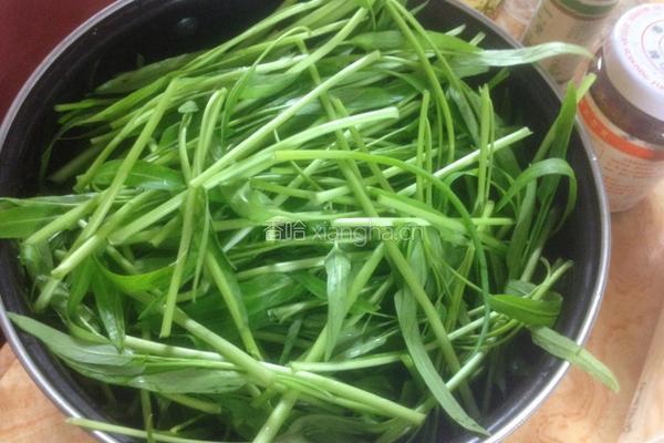 蒜蓉通心菜的做法图解1