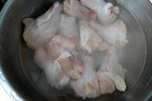 干红葡萄酒烧鸡翅根的做法图解1