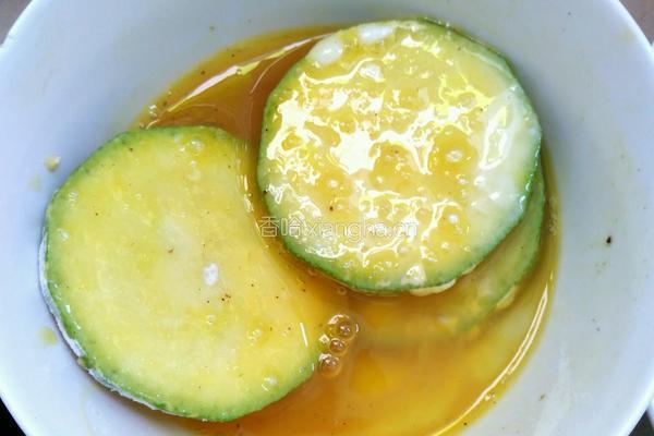 香煎西葫芦饼的做法图解7