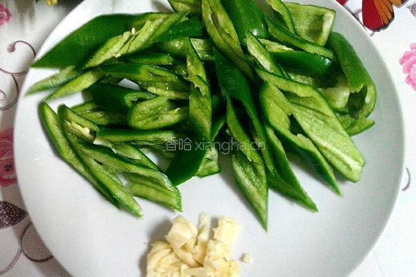 三文治香肠炒辣椒的做法图解4