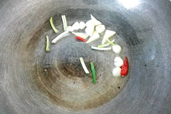 葱爆鱿鱼的做法图解3