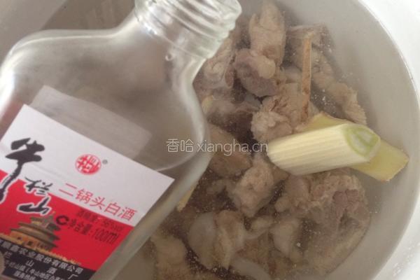 香菇胡萝卜排骨汤的做法图解4