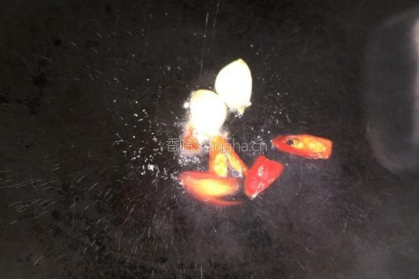 青椒爆虾球的做法图解3