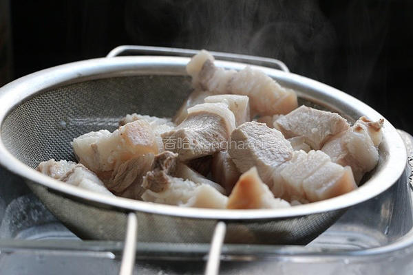 小土豆焖红烧肉的做法图解5
