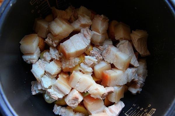 小土豆焖红烧肉的做法图解7