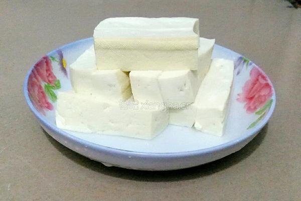 茄汁脆皮豆腐的做法图解1
