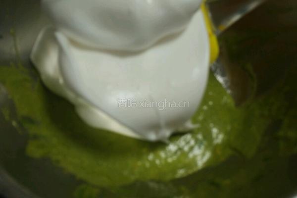 菠菜火龙果双色蛋糕的做法图解4