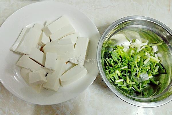 白豆腐番茄汤的做法图解1