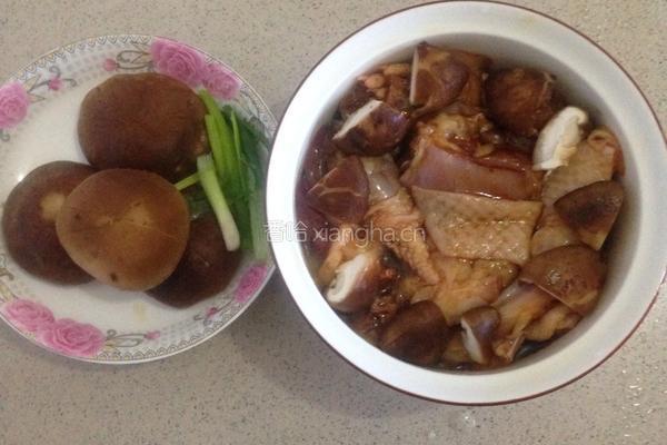 冬菇蒸鸡的做法图解1