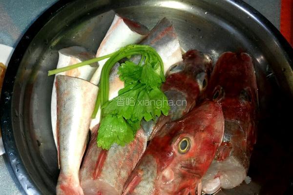 冬菜煮红角鱼的做法图解1