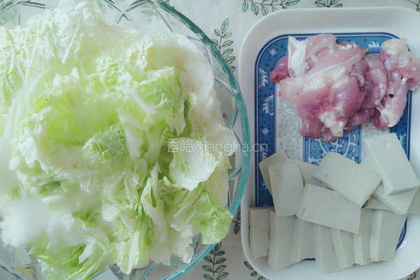 猪肉白菜炖豆腐的做法图解2
