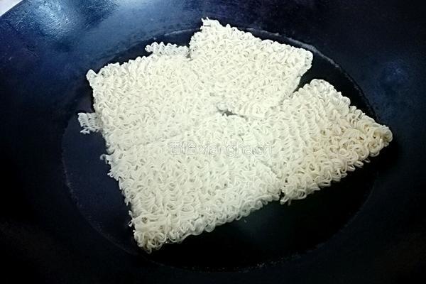 紫甘蓝炒面的做法图解5