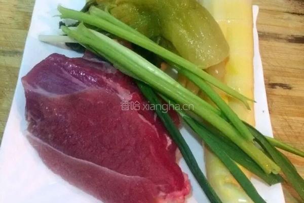 竹笋炒肉的做法图解1