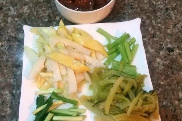 竹笋炒肉的做法图解2
