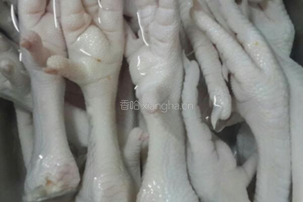 美味卤鸡爪的做法图解1