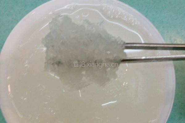牛奶燕窝的做法图解1