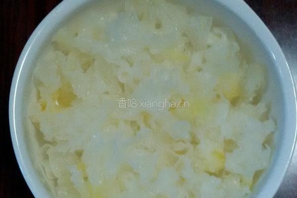 山楂伴银耳的做法图解2