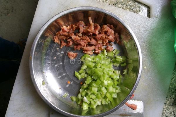 香肠炒饭的做法图解1