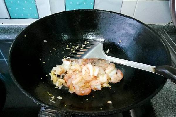 清炒虾仁油菜的做法图解5