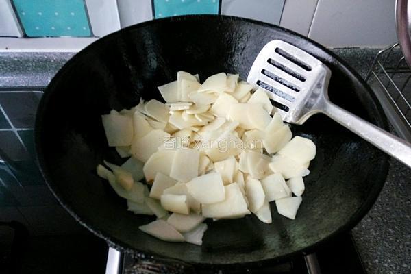 青椒炒土豆片的做法图解2