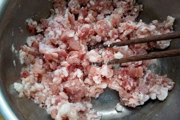 木耳猪肉馅水饺的做法图解3