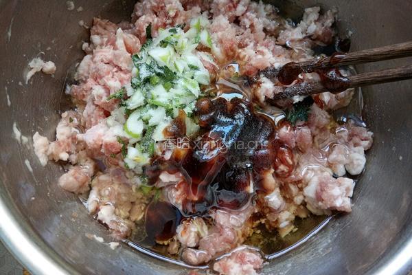 木耳猪肉馅水饺的做法图解5