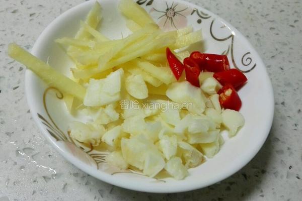 鸭胗炒芹菜的做法图解4