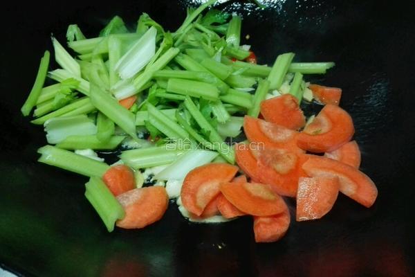 鸭胗炒芹菜的做法图解6