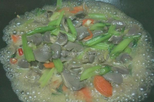 鸭胗炒芹菜的做法图解8