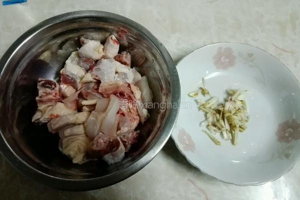 冬菇蒸鸡（蒸蒸日上）的做法图解2