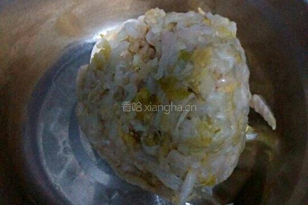 酸菜白肉粉丝汤的做法图解1