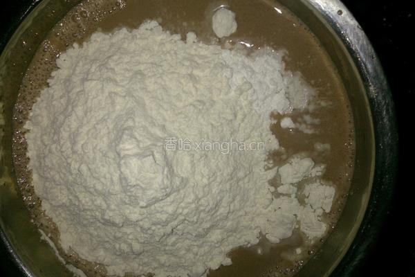 红豆小米鸭蛋糕的做法图解2